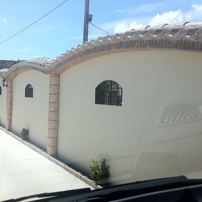 Cerramientos residenciales con placas de hormigón.: Productos y servicios de Placas Jiménez de Haro, S.L.