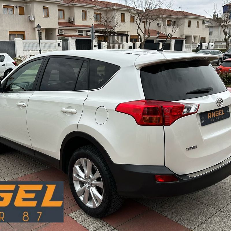 Toyota Rav4 2.2 D-4D Comfort 4X4: Catálogo y Servicios de Ángel Motor 87