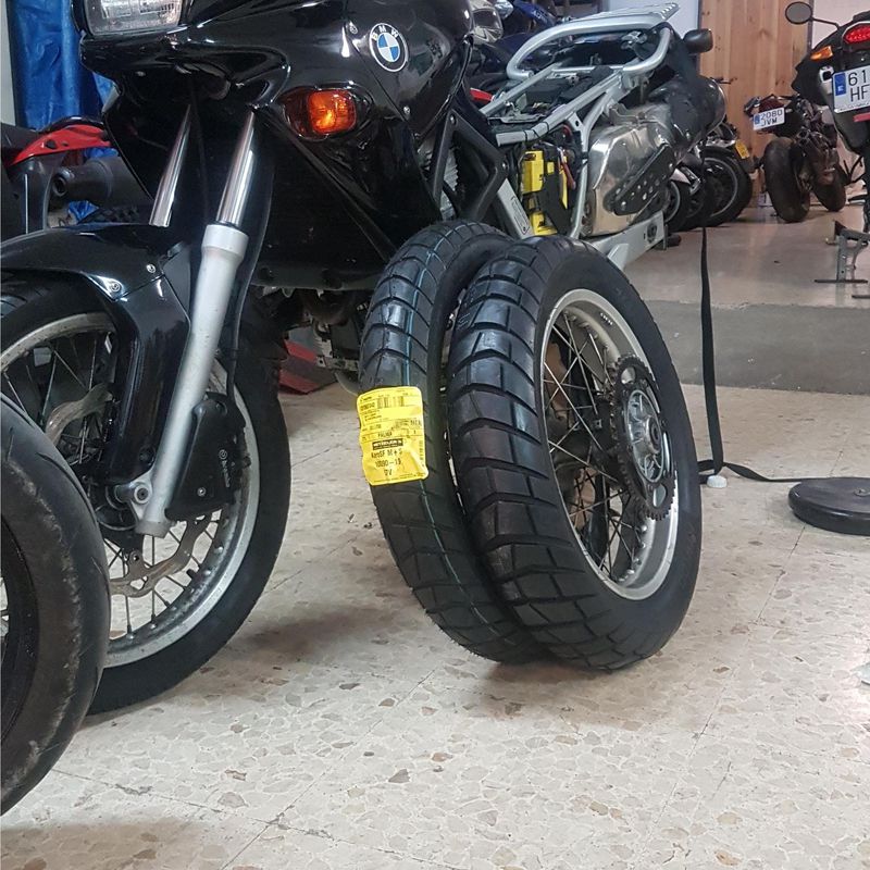 Cambio neumáticos: Catálogo de Thunderbikes Motos