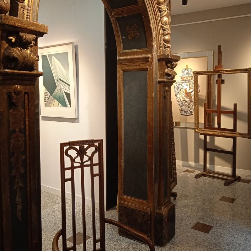 Arco y entrada al espacio expositivo