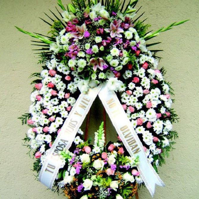 ¿Cuál es el significado de una corona de flores en un funeral?