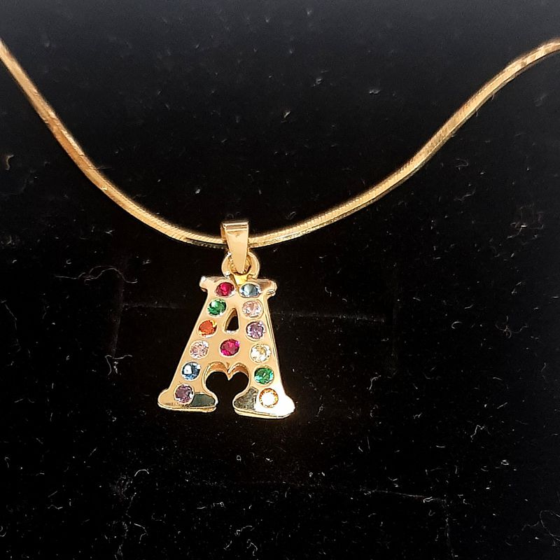 INICIAL EN ORO 18K CON CIRCONITAS DE COLORES: Catálogo de Joyería Izquierdo