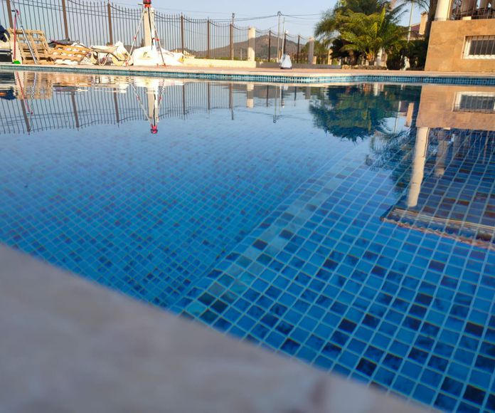 ReparaciÃ³n y mantenimiento de piscinas en Murcia.jpeg }}