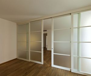 Puertas del salón: ¿Acristaladas o no?