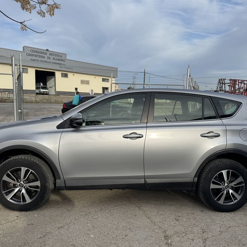 Toyota Rav 4 2.0 d 143 cv del 2017 solo 95.000 km: Stock de Vehículos de El Truekke