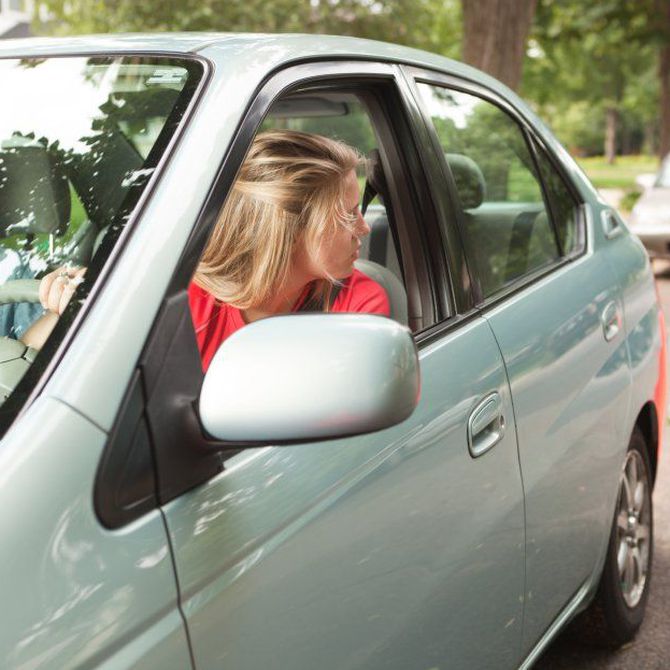 Hazte con el volante en una autoescuela profesional