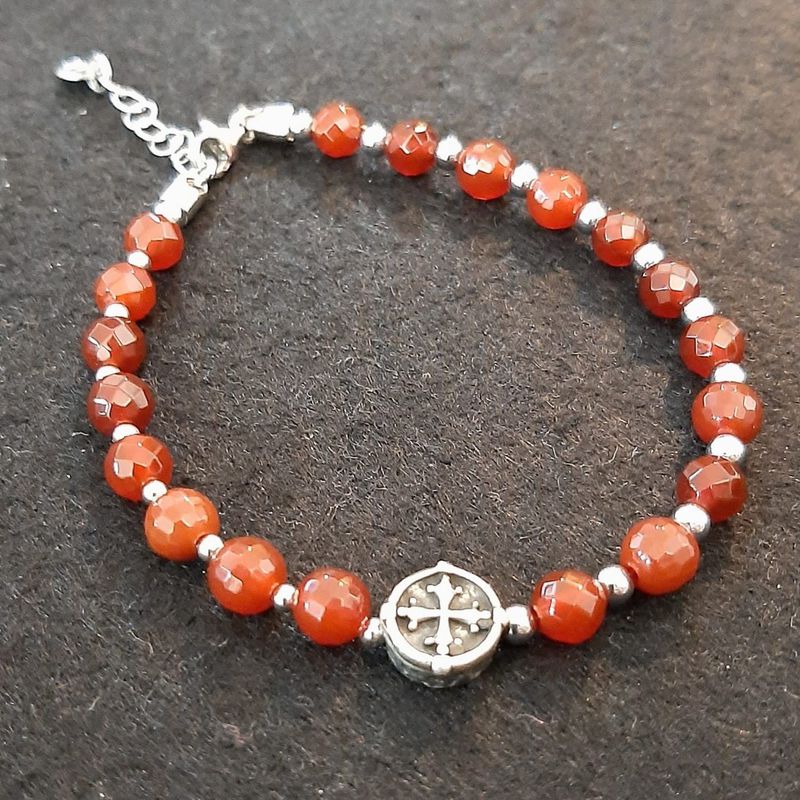 Pulsera de ágata afectadas y bolas de plata con pieza central plata: Catálogo de Joyería Izquierdo