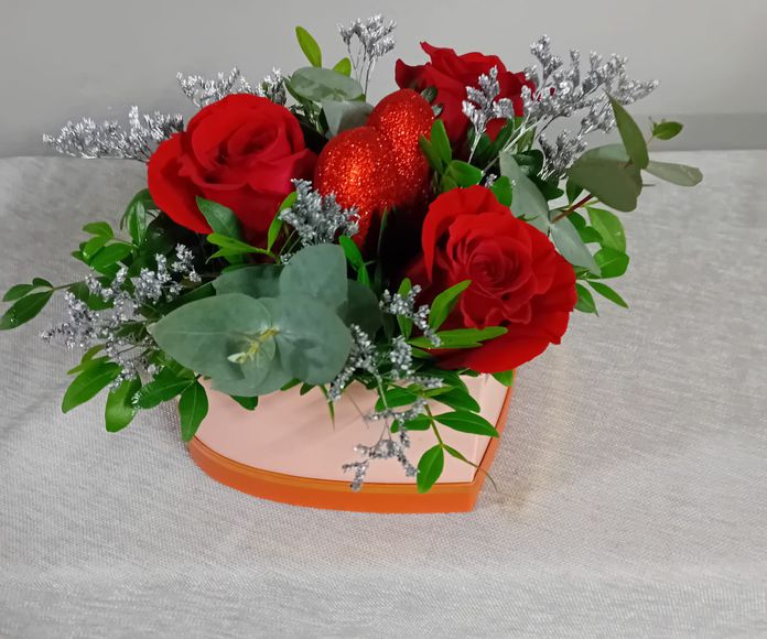 Tres rosas naturales: CATALOGO de Floristería Manuela