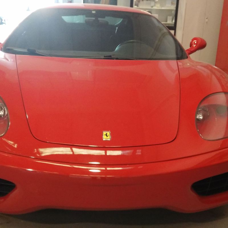 Reparación de Ferrari: Servicios de Taller Plancha y Pintura Rafael Gascón
