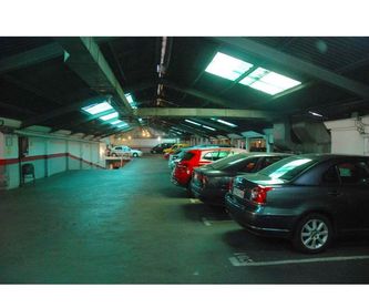 Accesos con doble puerta: Servicios de Parking de Garaje Cuesta