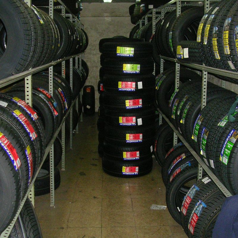 Oferta Neumáticos : Productos y Servicios de Claxon Vulcanizados Manolo