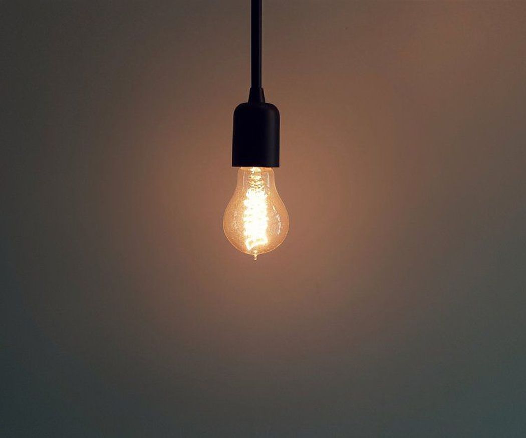 ¡Ahorra energía! Descubre cómo identificar bombillas de bajo consumo