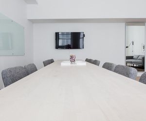 Reuniones con impacto: Cómo una buena sala mejora tu comunicación