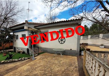 Chalet en sierra de Altomira, gran parcela con piscina, jardín, barbacoa...