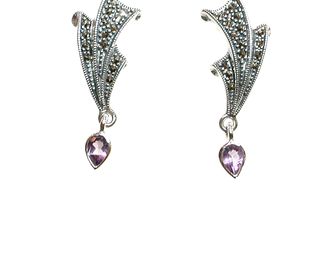 Pendientes de claveles de platino, diamantes y esmeraldas. A-9820.: Catálogo de Antigua Joyeros