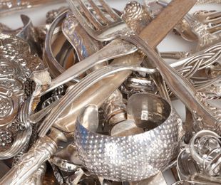 ¿Cómo limpiar joyas de plata fácilmente?