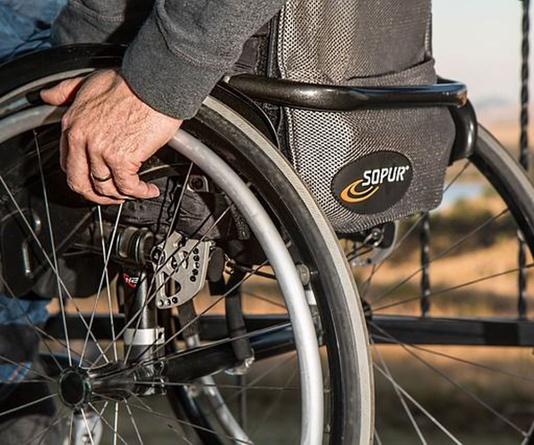 Historia de la silla de ruedas
