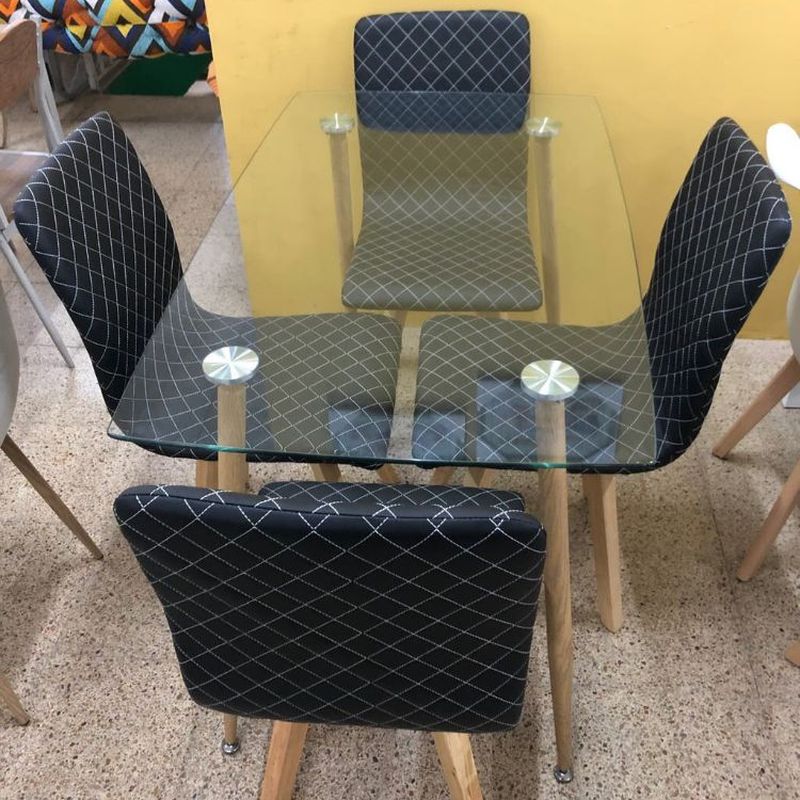 Mesa de cristal y 4 sillas negras: Productos de Remar Castellón