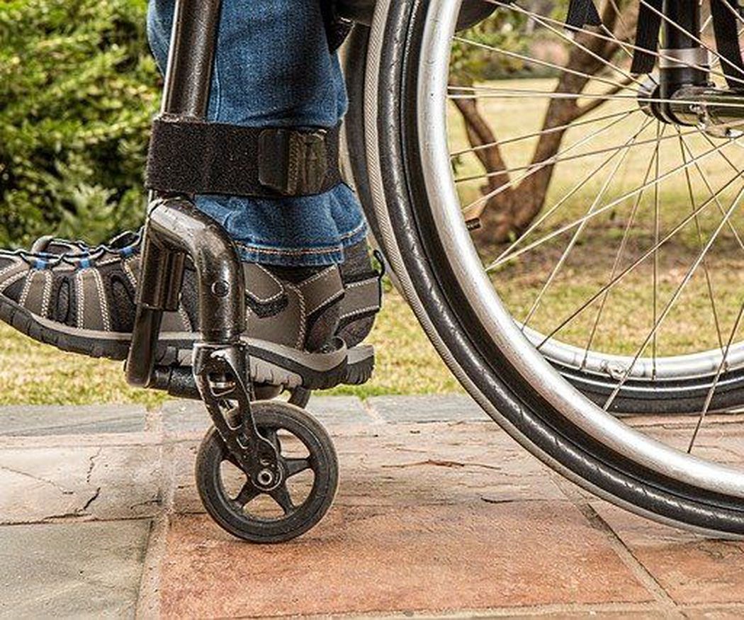 Cómo evitar caídas con la silla de ruedas