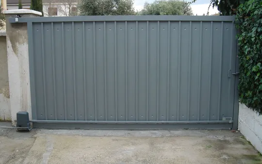 Fabricante de puertas correderas motorizadas en Granada