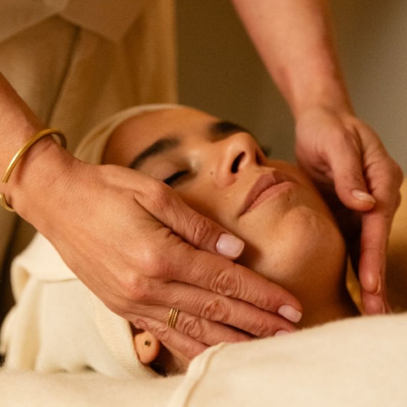 Masaje Cráneo Facial "Aurum": Venta Cosmética de Quirosan