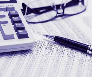 ¿Cuánto tiempo se deben guardar las facturas de la empresa?