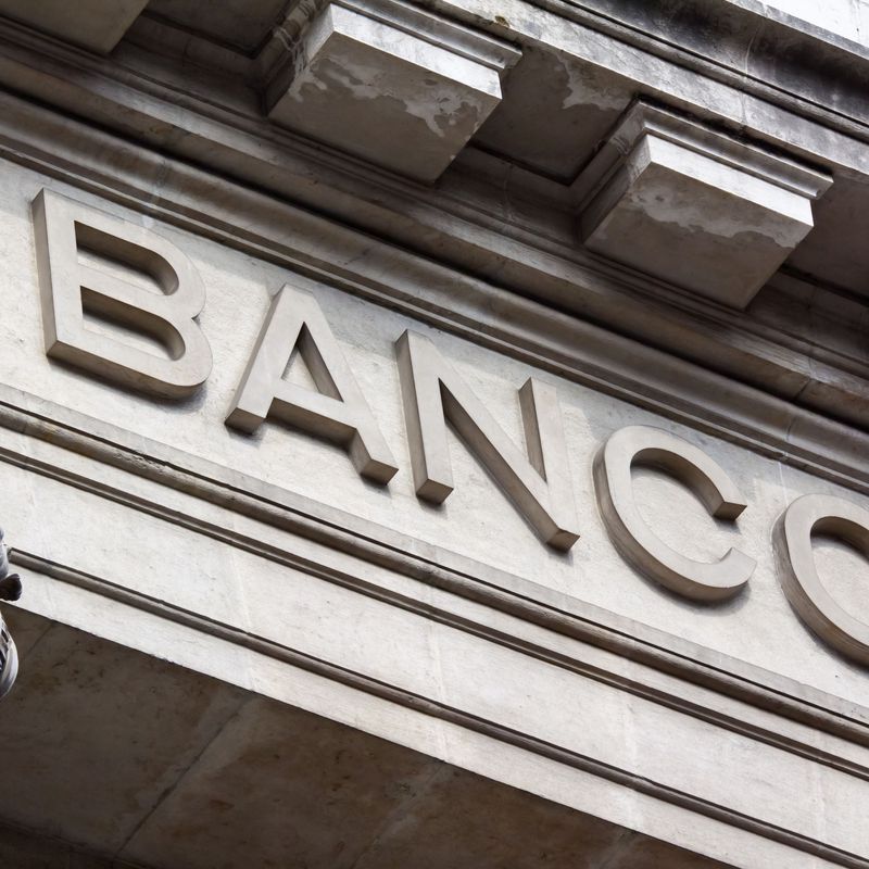 Derecho Bancario: Servicios de Juan Pérez - Estudio Jurídico