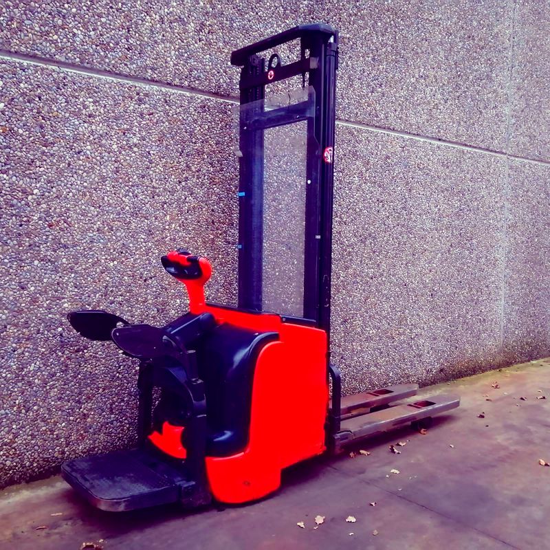 VENTA APILADOR REACONDICIONADO LINDE: Maquinaria de ocasión de Carretillas Elevadoras A.L.A., S.L.