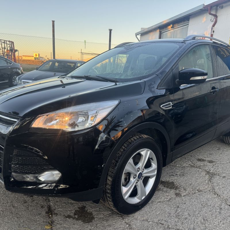 Ford kuga 2.0 tdci 120 cv del 7/2016 con 220.000 km: Stock de Vehículos de El Truekke