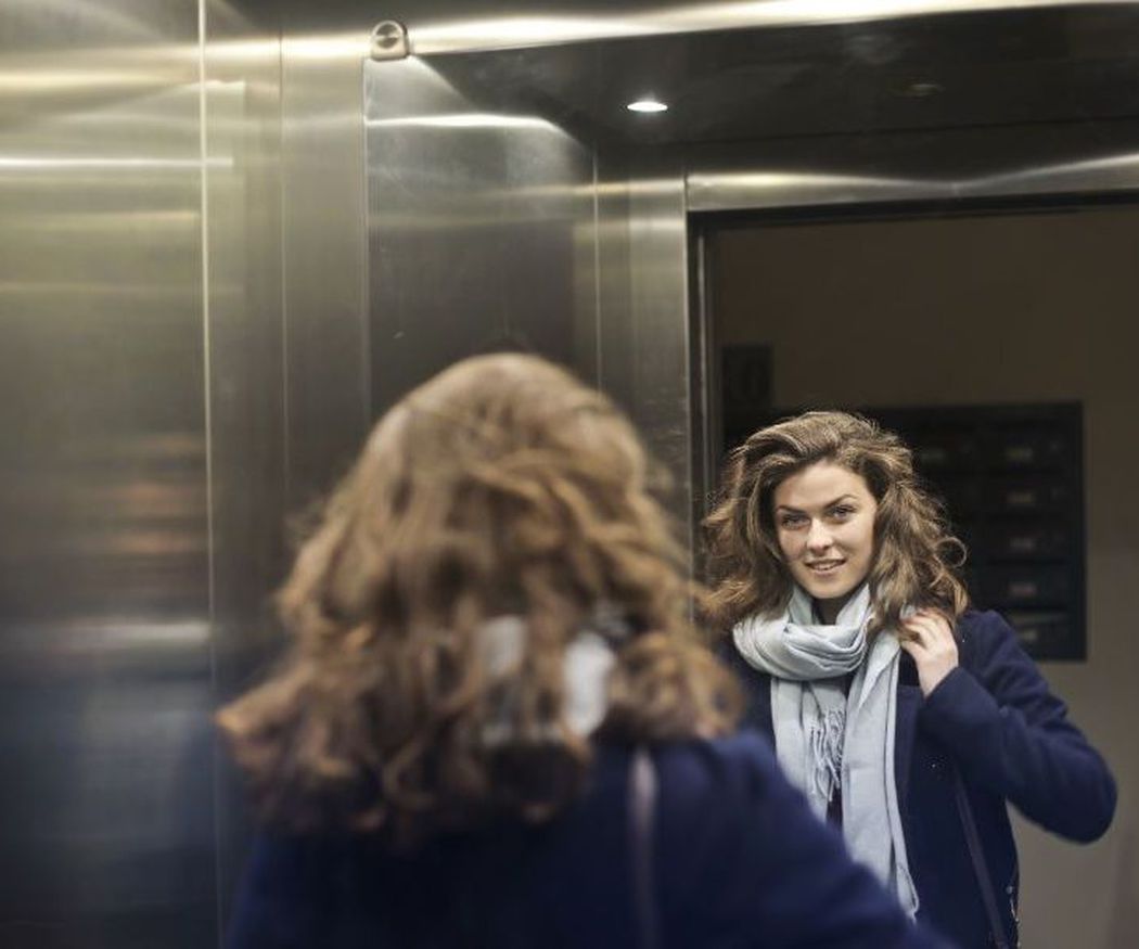 Â¿Por quÃ© un ascensor debe contar con espejo?