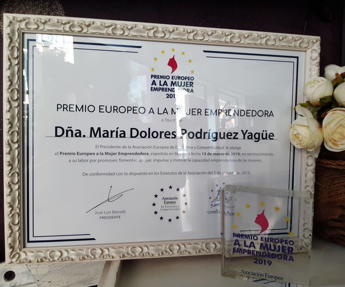 AEDEEC reconoce a Academia Vevey con el premio Europeo a la Mujer Emprendedora }}