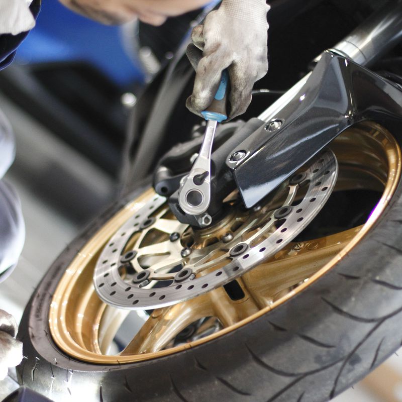 Cambio de neumáticos: Servicios de Motos JLO
