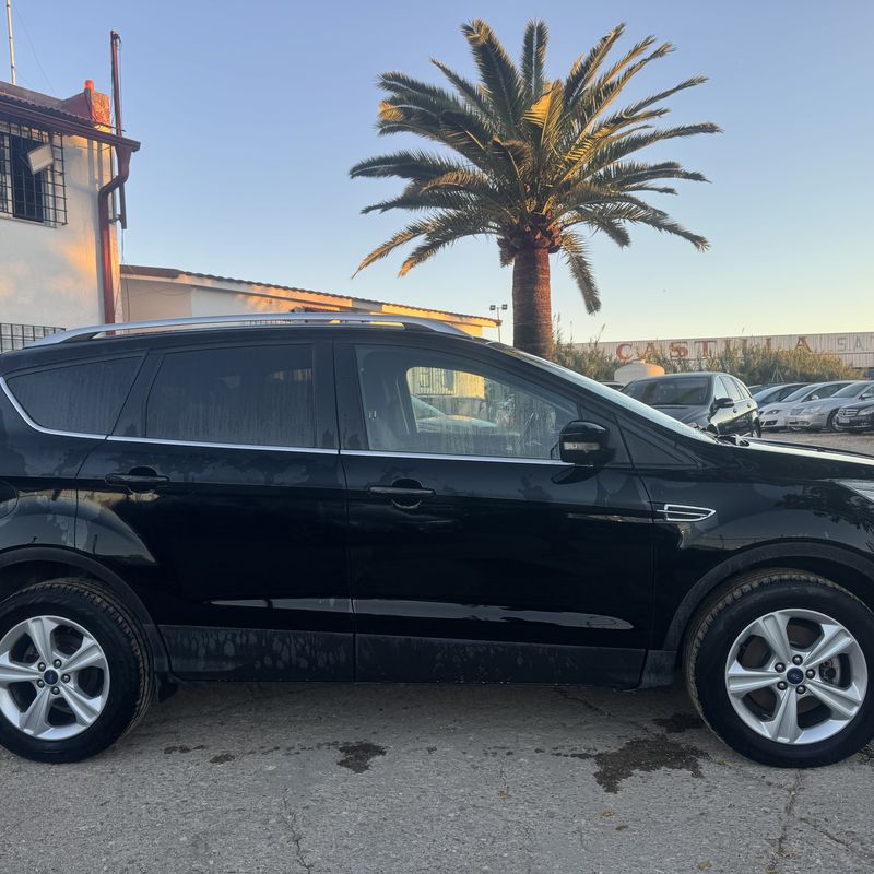 Ford kuga 2.0 tdci 120 cv del 7/2016 con 220.000 km: Stock de Vehículos de El Truekke