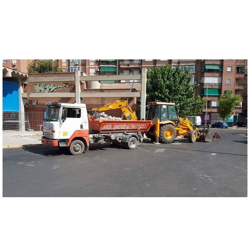 Contenedores: Servicios de Excavaciones y Derribos en Murcia Hermanos Sánchez