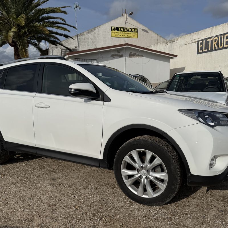 Toyota rav4 4x4 2.0d 150 cv del 2014 con 172.000 km: Stock de Vehículos de El Truekke