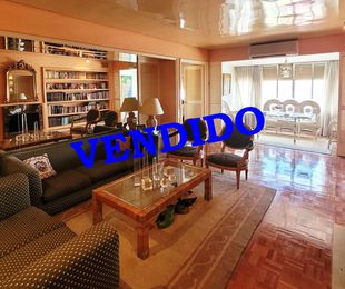 Piso en Avda. Burgos, urbanización privada, 150 m² útiles, piso 11. Piscina