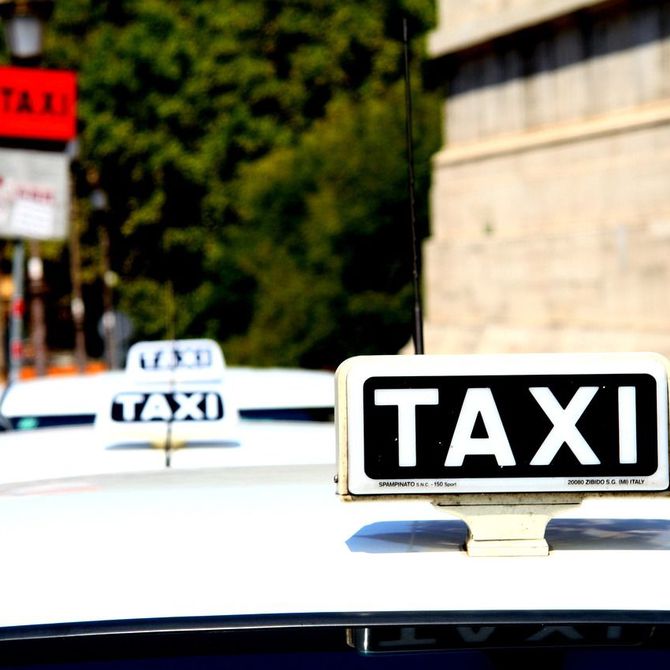Servicios urgentes a través del taxi