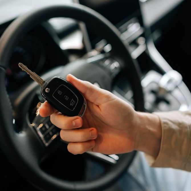 ¿Cómo se hace una copia de la llave del coche sin la original?