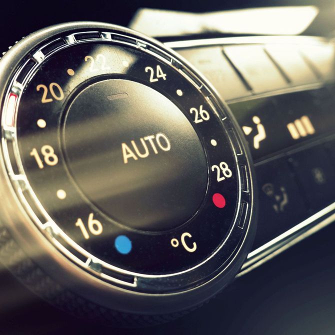¿Sabes cuándo recargar el aire acondicionado en tu coche?