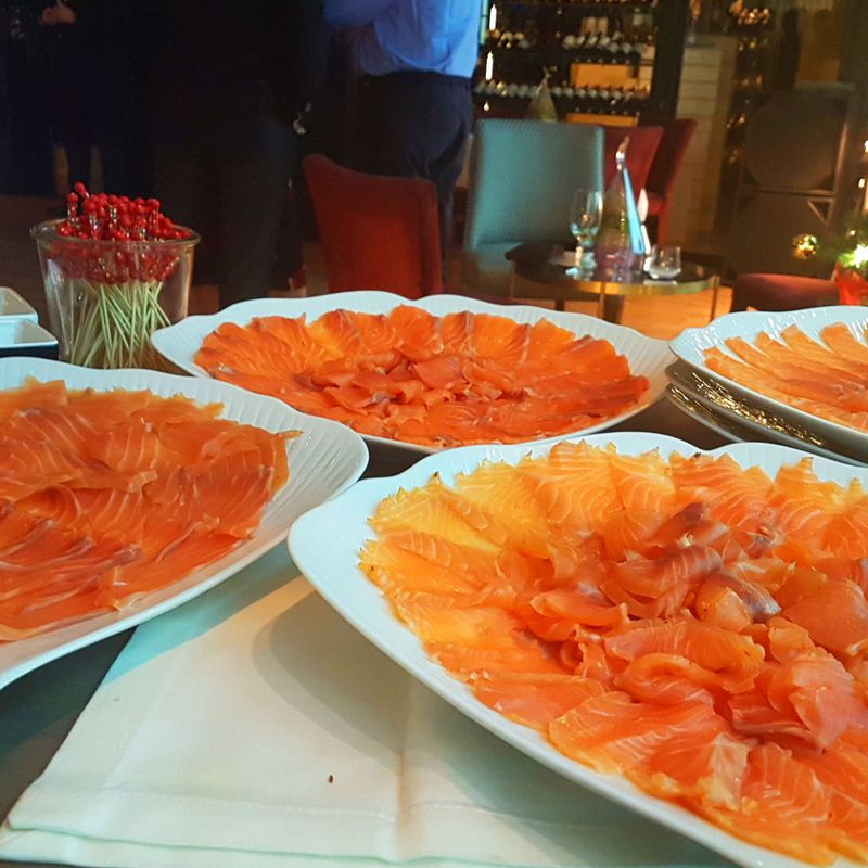 Presentaciones de platos de salmón, para su degustación en eventos 