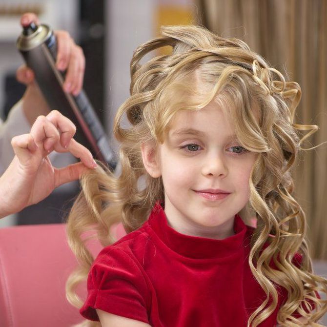 Cinco beneficios de la peluquería para niñas