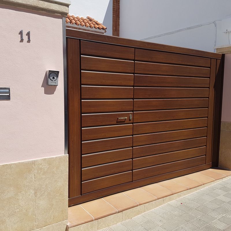 Puertas de garaje: Servicios de Alumetal Sevilla