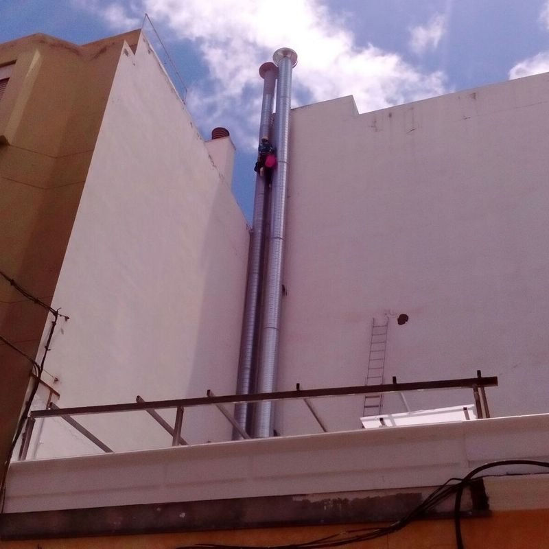 Extractores de humos: Trabajos y servicios de Talleres Sarmiento, S.L