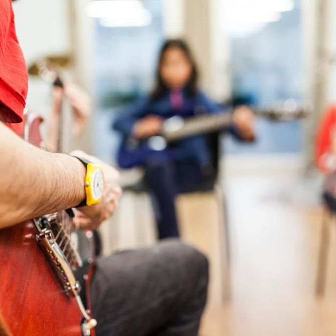 Cómo las escuelas de música contribuyen a la formación de músicos autodidactas