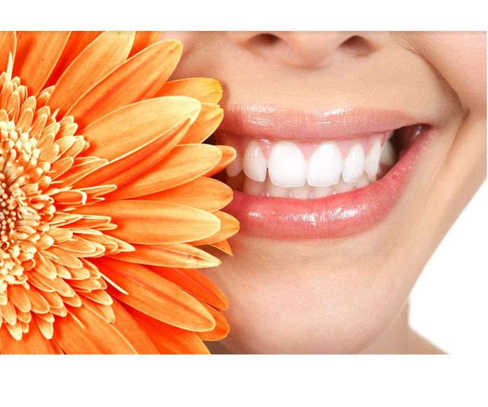 Estética dental: Tratamientos dentales de Centro Dental Sant Fost }}