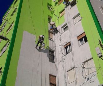 Rehabilitación de fachada con andamio y trabajos verticales en Cantabria.: Trabajos verticales Santander  de Trabajos Verticales Cantabria
