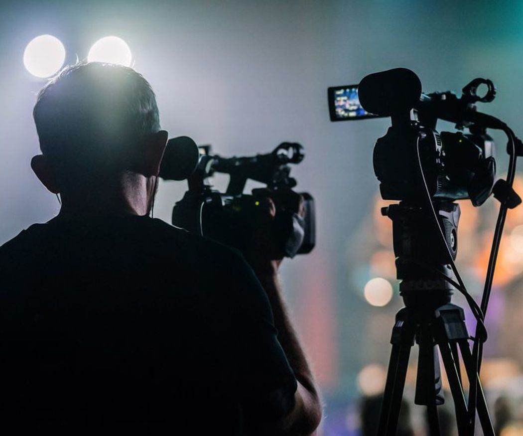 Iluminación, sonido y pantallas: Los pilares de un evento audiovisual exitoso