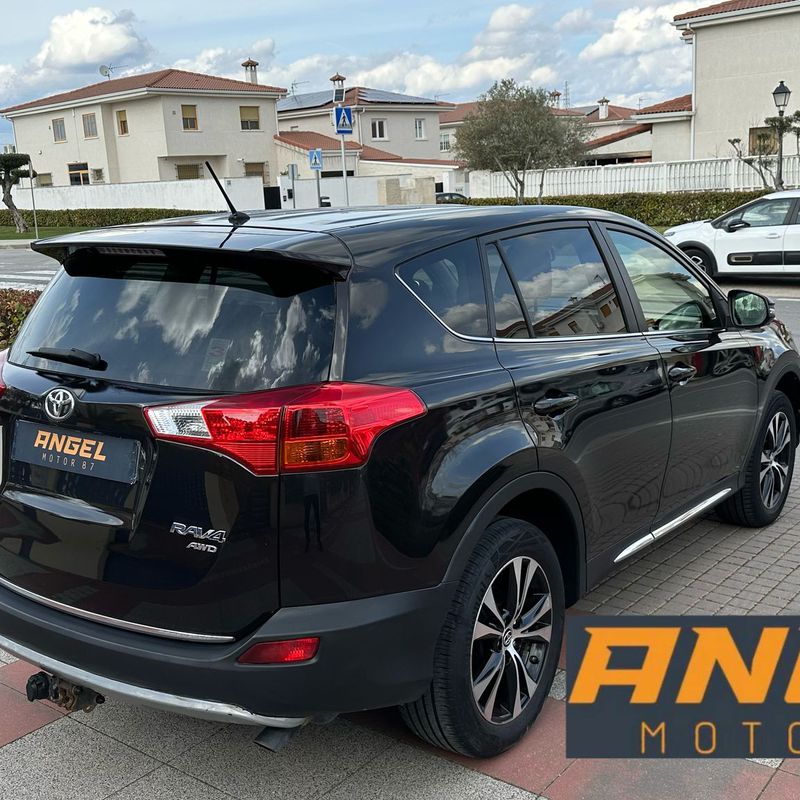 Toyota Rav4 2.2 D-4D Comfort 4X4: Catálogo y Servicios de Ángel Motor 87