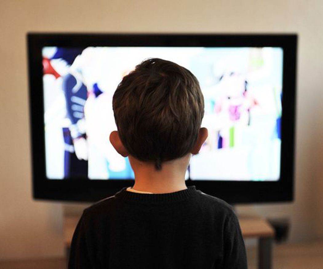 Ventajas y desventajas de la televisión para los niños