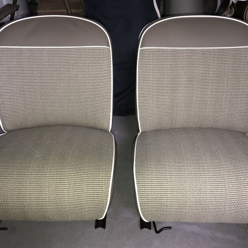 Asientos de Seat 600 tapizados en tela original.